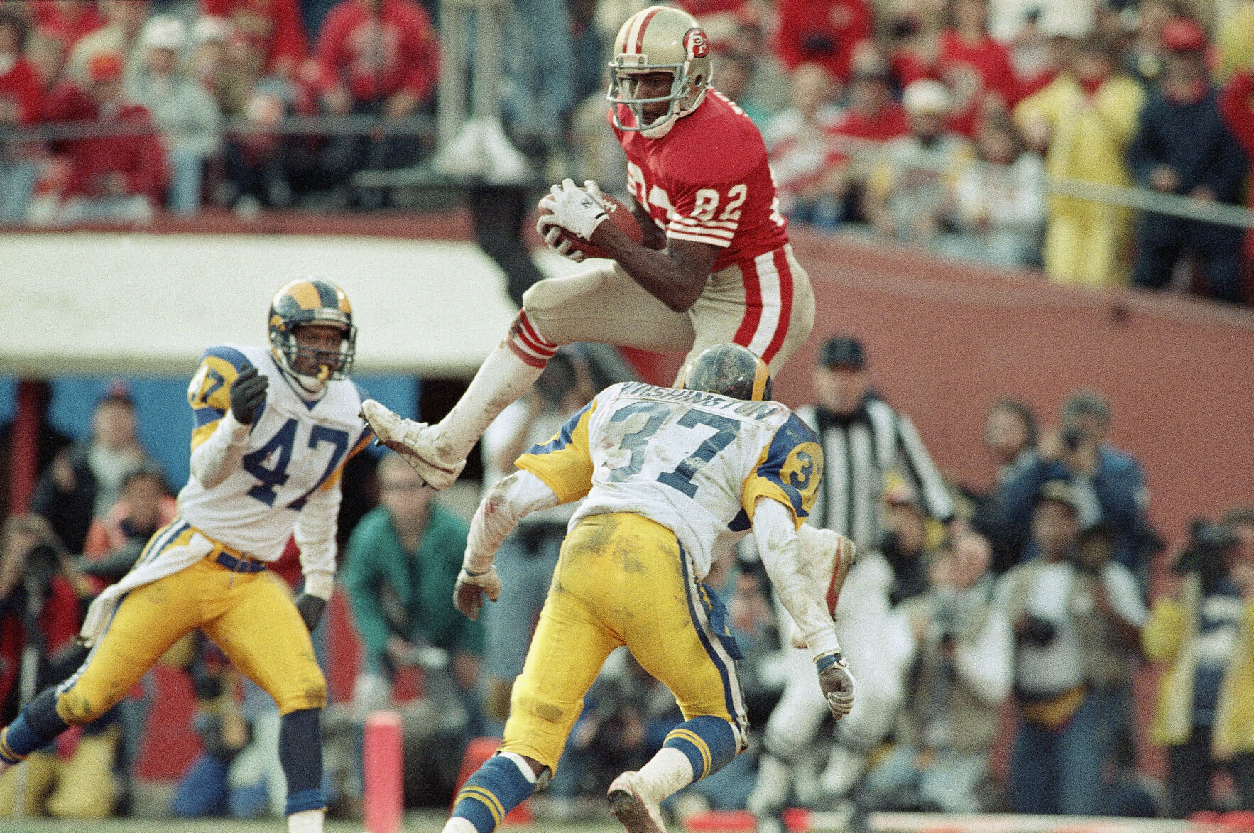 1990: Joe Montana sets NFL record when he tosses his 30th, 31st postseason TD passes